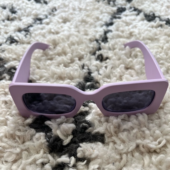 Lilac chunky sunglasses - Picture 7 of 9